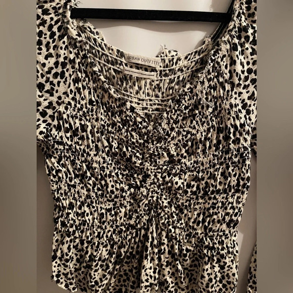 Urban Outfitters Ruched Blouse - Picture 4 of 6